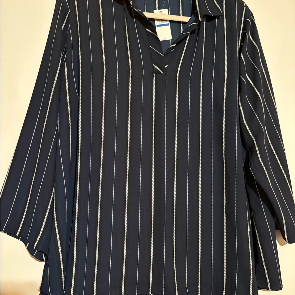Van Huesen  NAVY Striped V-Neck Long Sleeve Women's Top